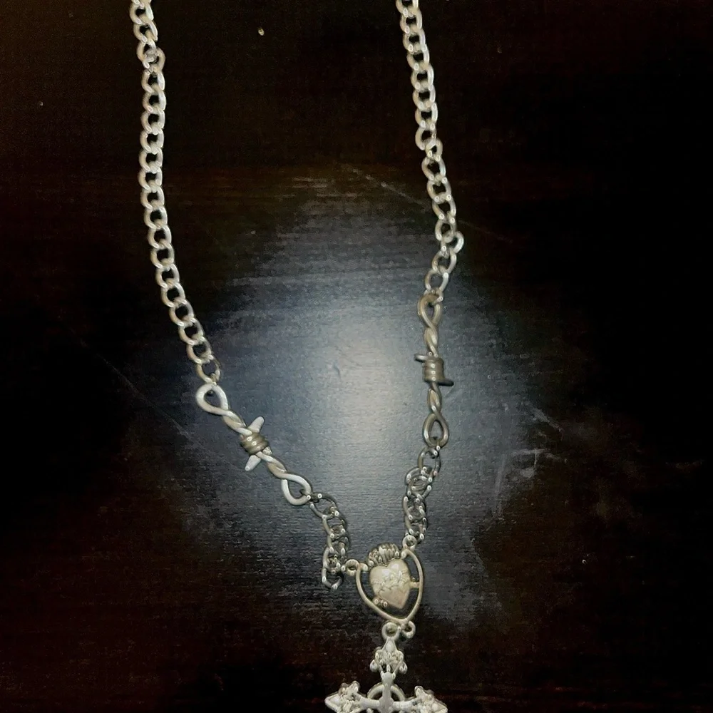 ✨2/$4✨Cross Necklace - Picture 2 of 2